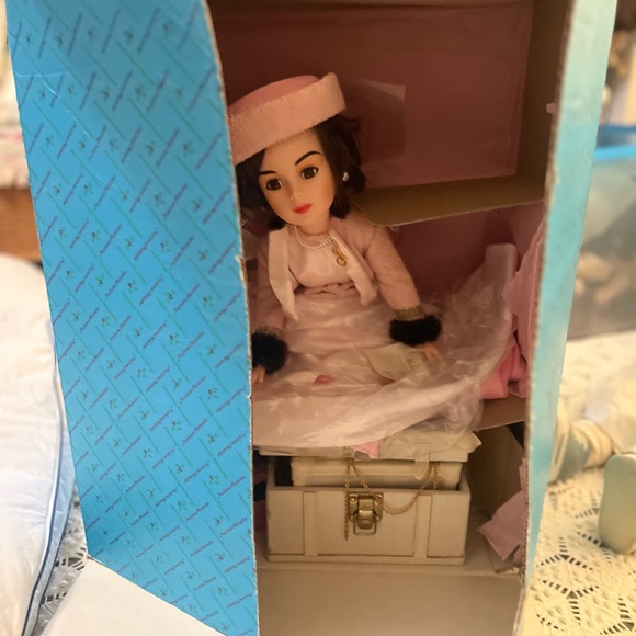 Jackie - Picture 3 of 7